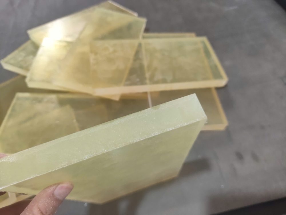 nhựa pu màu vàng nhạt